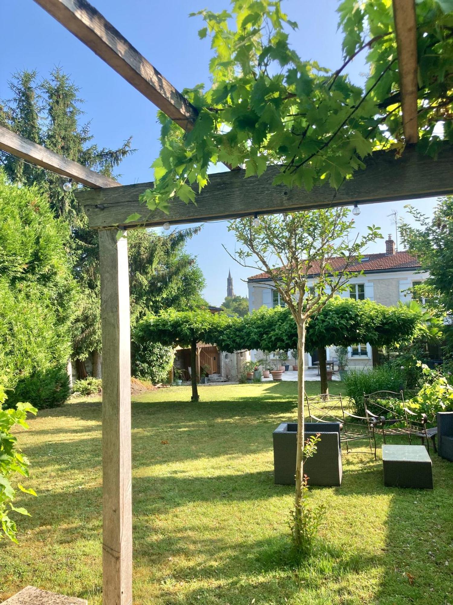 Bed and Breakfast Pierres Et Jardins Senlis  Zewnętrze zdjęcie